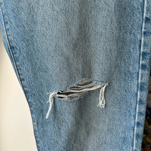 Levi's 501 Original Fit Straight Leg Jeans 2023 Style, size 32 - Picture 9 of 10